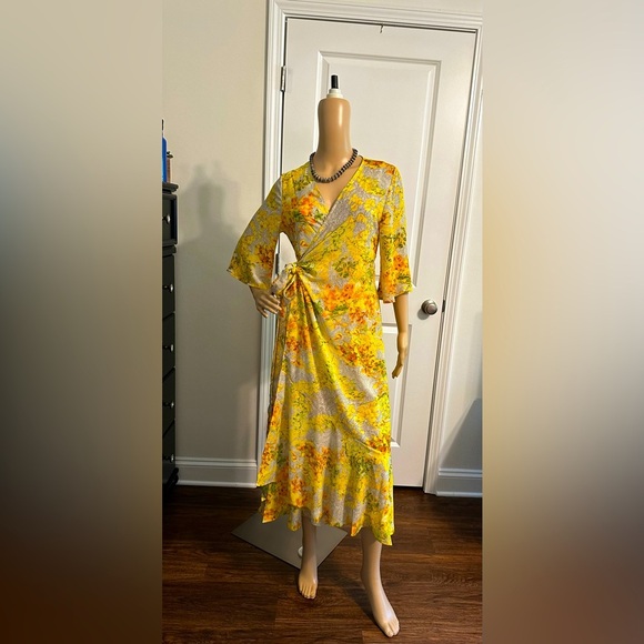 New-Floral Print Full Wrap Dress - Picture 7 of 7